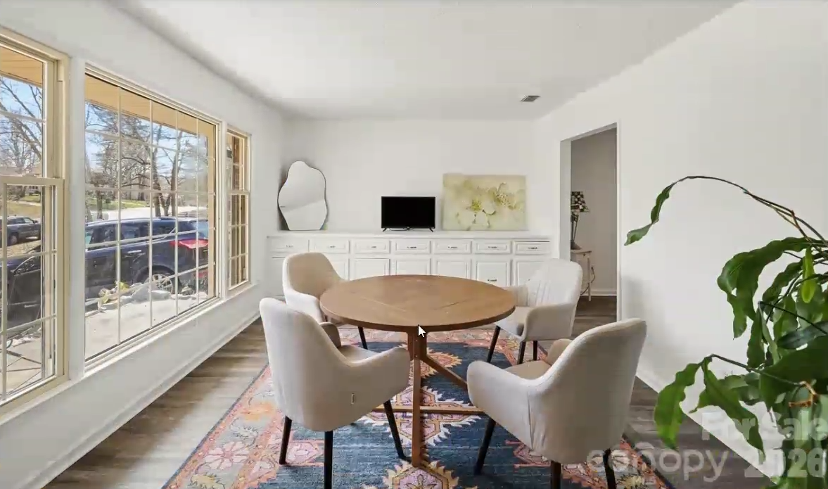 Dining area with bay windows